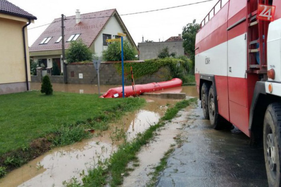 Ilustračný obrázok k článku Na Liptove sa hasiči nenudili: Dažďová voda zaplavila tamojšie komunikácie