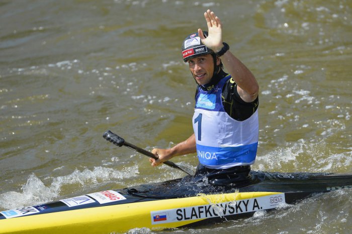 Ilustračný obrázok k článku Mikulášski vodní slalomári odleteli na majstrovstvá sveta, Slafkovský: Idem s úsmevom