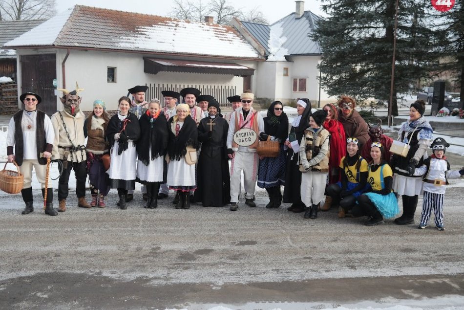 Ilustračný obrázok k článku V mikulášskej obci obnovili fašiangové oslavy: Zabávala sa takmer celá dedina, FOTO a VIDEO