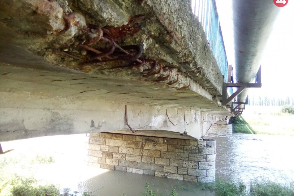 Ilustračný obrázok k článku Radnica žiada kraj o rekonštrukciu: Vrbický most je v zlom stave, reakcia župy
