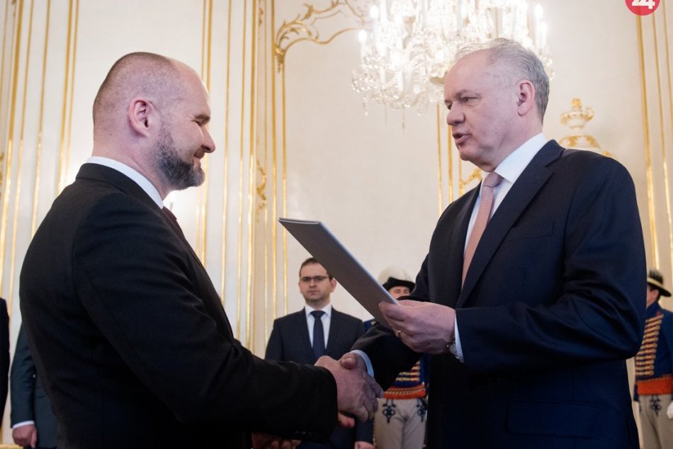 FOTO: Andrej Kiska vymenoval nového Ústavného sudcu SR
